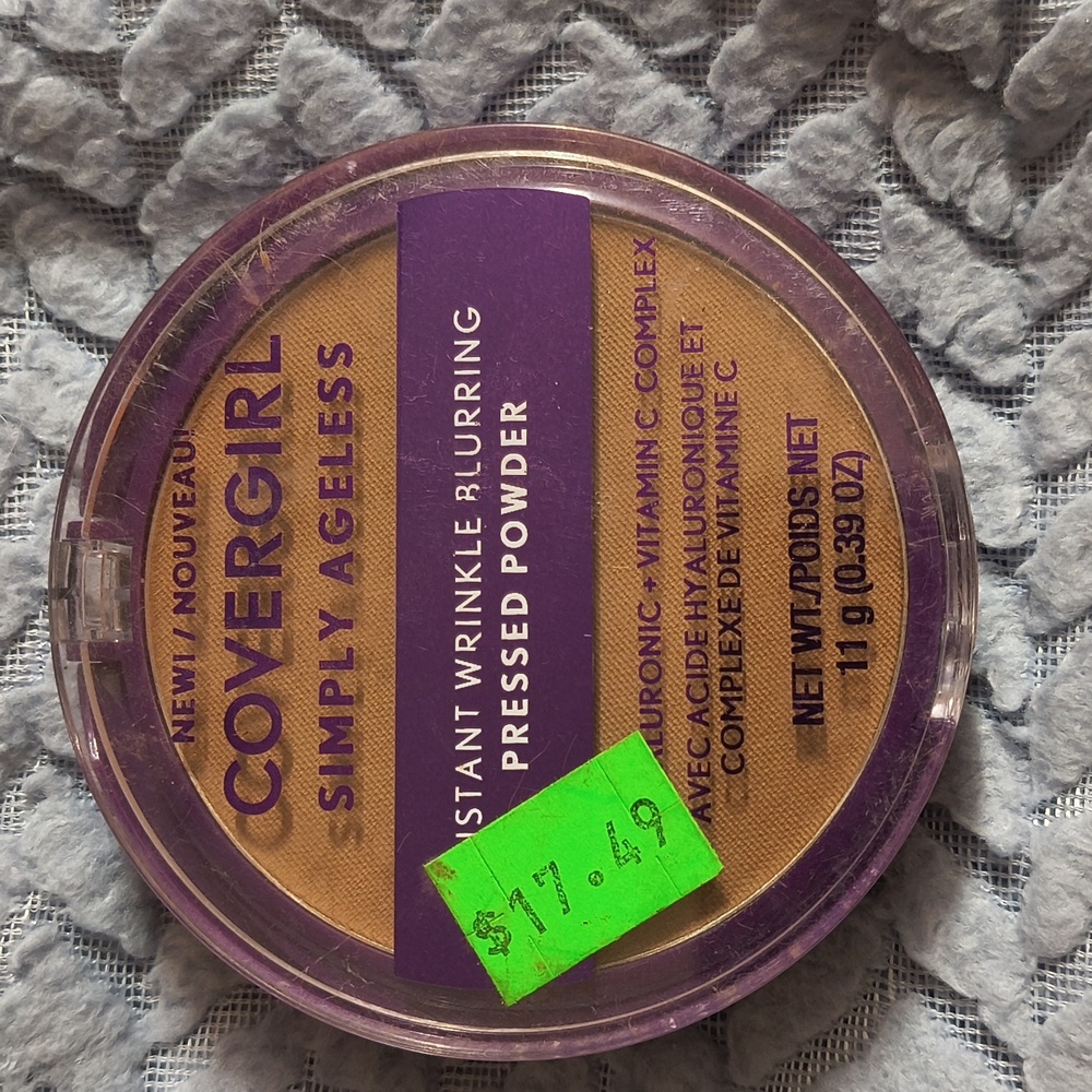 Cover Girl Simply Ageless Instant Wrinkle Blurring Pressed Powder 265 Tawny